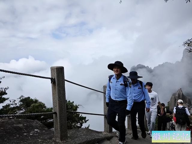 莲花峰小哥：黄山最高峰有群“最靓的仔”-1.jpg