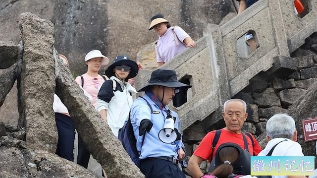 莲花峰小哥：黄山最高峰有群“最靓的仔”-3.jpg