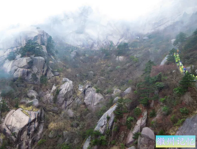 黄山奇遇记：风雨下的百步云梯，偶遇黄山神秘的一面-2.jpg