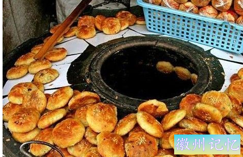 师傅卖传承600年的黄山烧饼20年，带些回家，朋友：最好的伴手礼-4.jpg