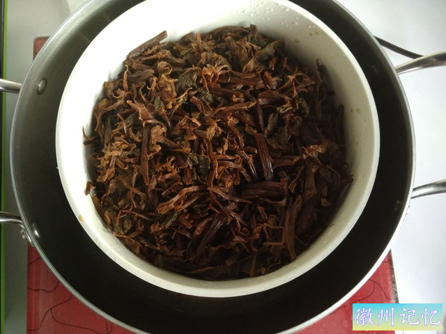 黄山烧饼的秘诀，居然是把面粉丢到油锅里炒-2.jpg
