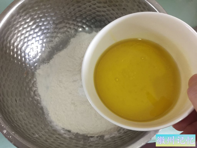 黄山烧饼的秘诀，居然是把面粉丢到油锅里炒-5.jpg