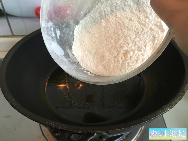 黄山烧饼的秘诀，居然是把面粉丢到油锅里炒-8.jpg
