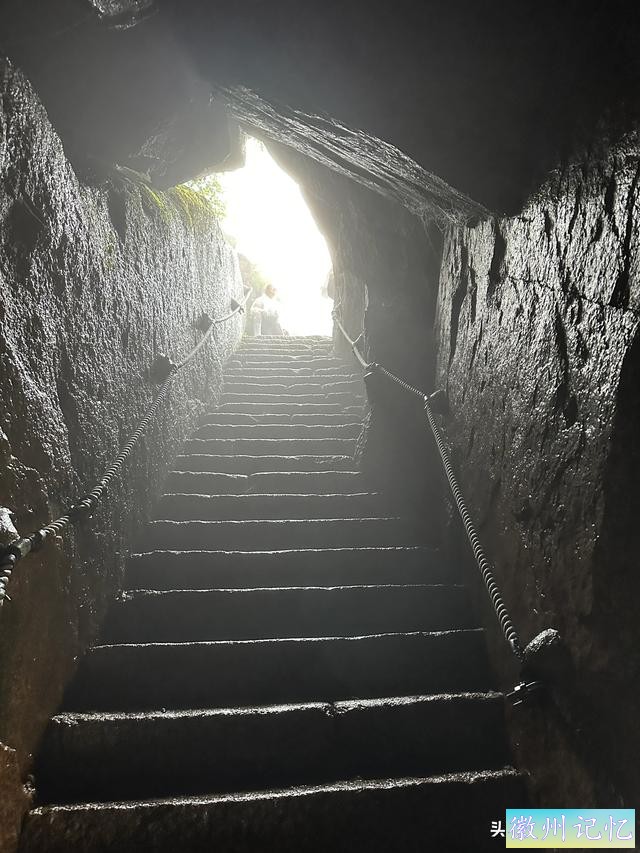 出游第六天：冒雨攀登黄山•莲花峰，拍照打卡三秒钟-7.jpg