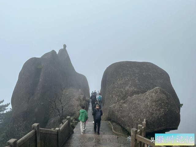出游第六天：冒雨攀登黄山•莲花峰，拍照打卡三秒钟-27.jpg