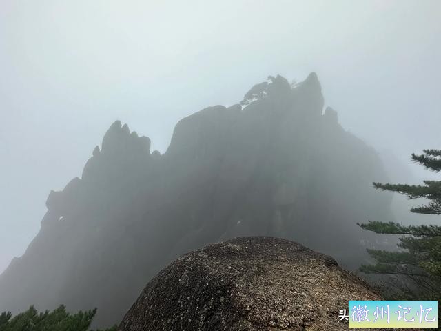 出游第六天：冒雨攀登黄山•莲花峰，拍照打卡三秒钟-34.jpg