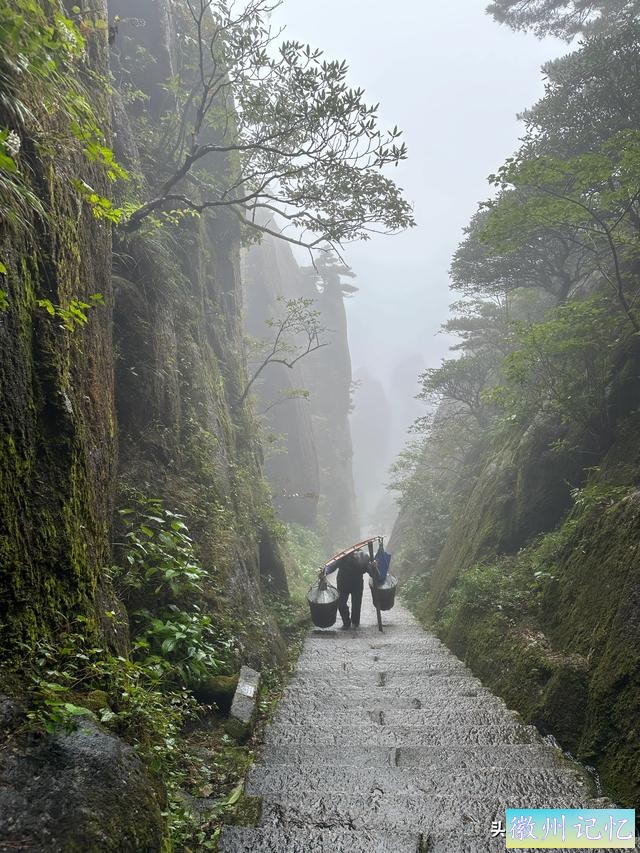 出游第六天：冒雨攀登黄山•莲花峰，拍照打卡三秒钟-37.jpg