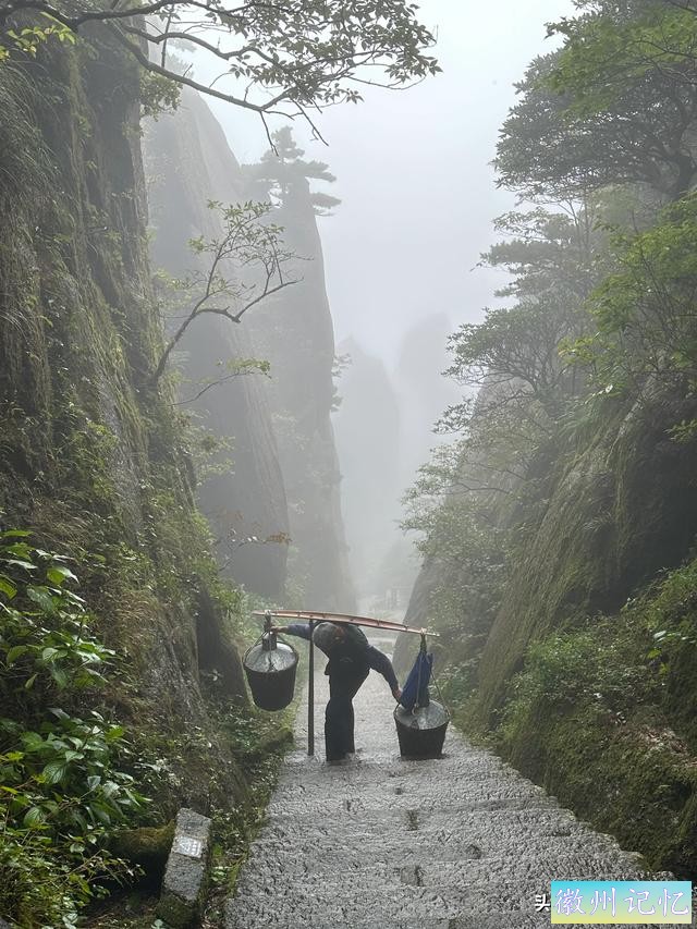 出游第六天：冒雨攀登黄山•莲花峰，拍照打卡三秒钟-38.jpg