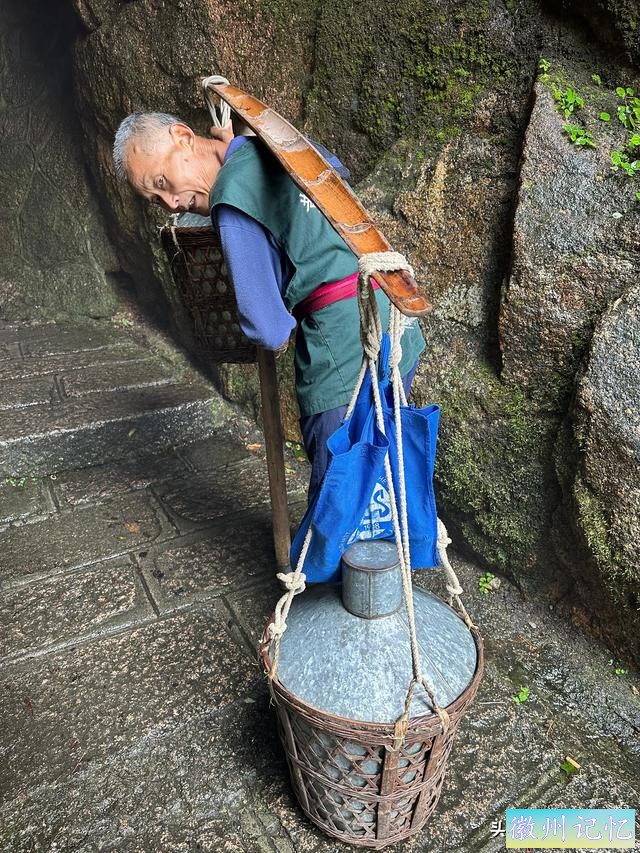 出游第六天：冒雨攀登黄山•莲花峰，拍照打卡三秒钟-39.jpg