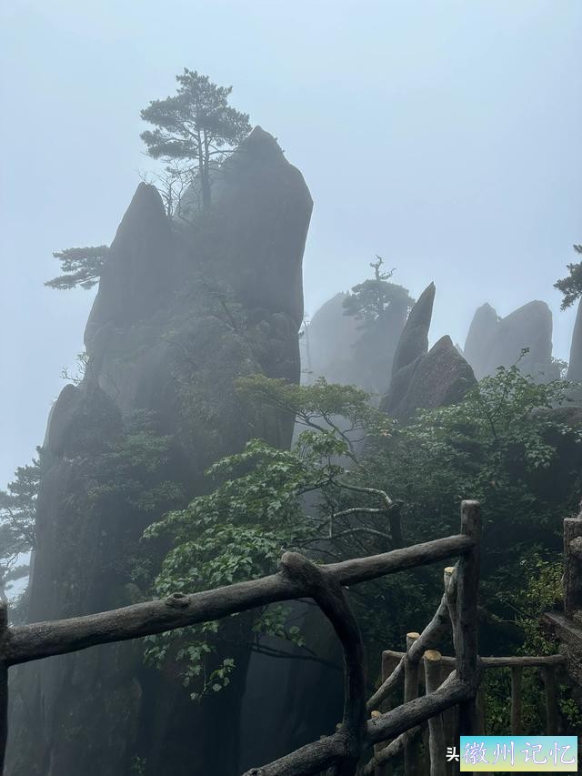 出游第六天：冒雨攀登黄山•莲花峰，拍照打卡三秒钟-40.jpg