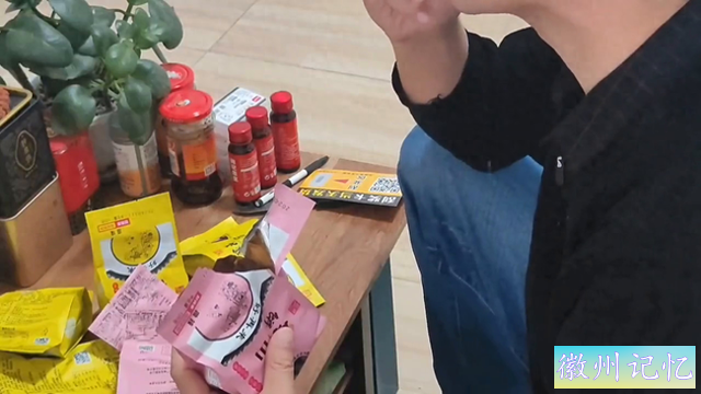 倪海杉直播间买的安徽老字号黄山烧饼到货了，开袋即食-1.jpg