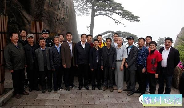 迎客松1300多岁了！是谁日夜守护着她？甚至不能连睡超2小时-2.jpg