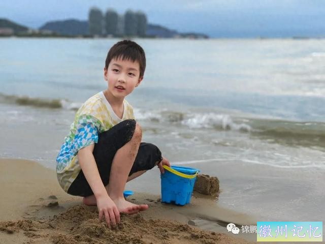 张祎宸：《爬天都峰》-1.jpg