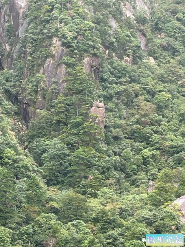 考证：黄山奇石“仙人翻桌”，难道位于天都峰东面脚下？-3.jpg