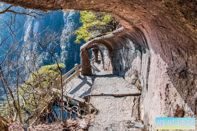百步云梯位于安徽省黄山的玉屏景区，是徒步游黄山必经之地-4.jpg