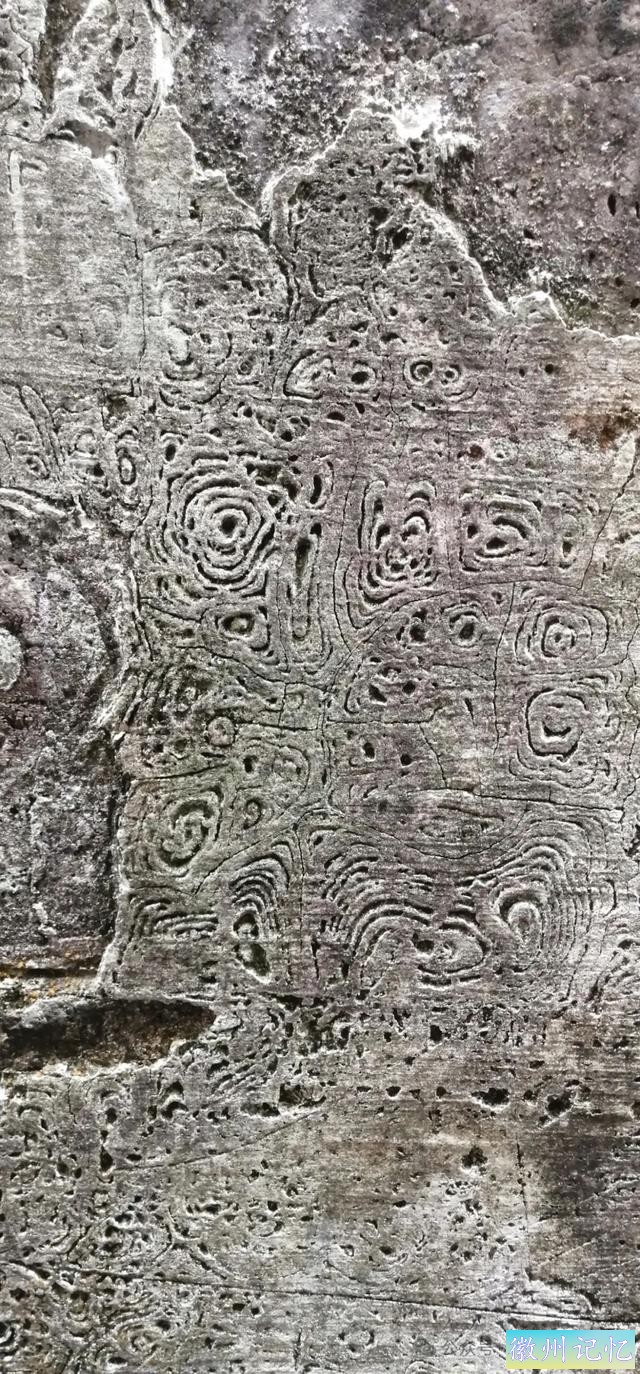 走遍中国旅行者白新雨到达安徽黟县，游览西递古村-37.jpg
