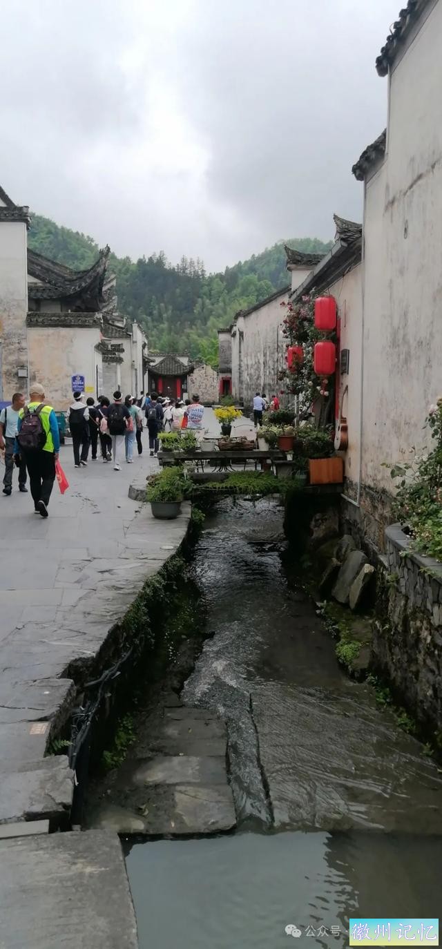 走遍中国旅行者白新雨到达安徽黟县，游览西递古村-41.jpg