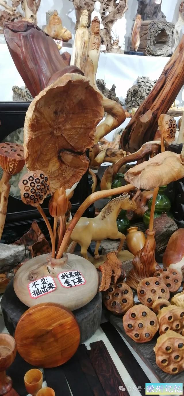 走遍中国旅行者白新雨到达安徽黟县，游览西递古村-42.jpg