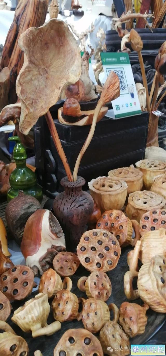 走遍中国旅行者白新雨到达安徽黟县，游览西递古村-43.jpg