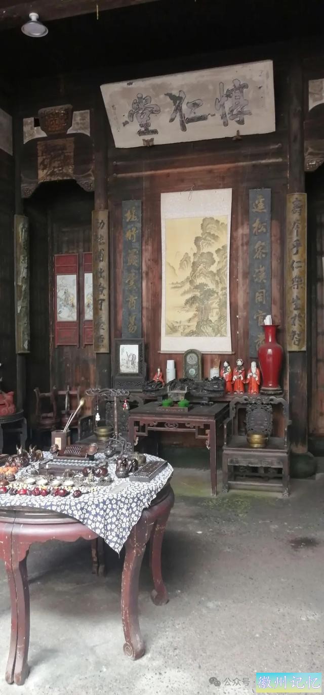 走遍中国旅行者白新雨到达安徽黟县，游览西递古村-47.jpg