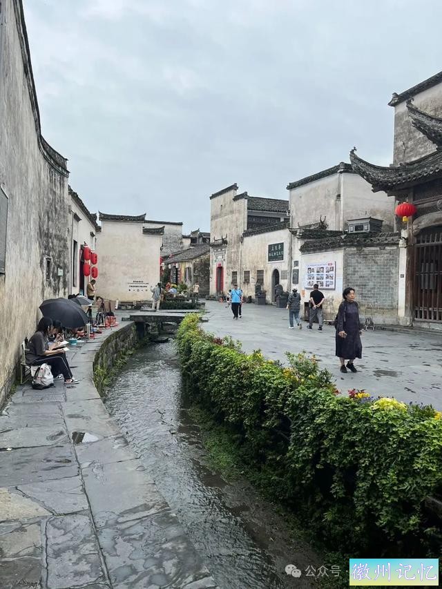 走遍中国旅行者白新雨到达安徽黟县，游览西递古村-55.jpg