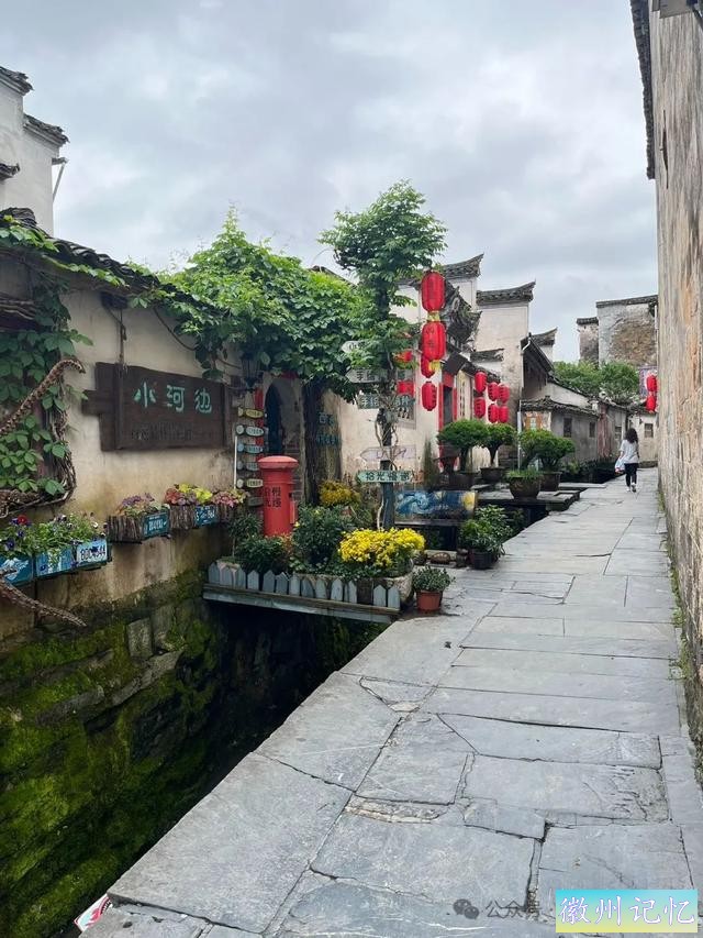 走遍中国旅行者白新雨到达安徽黟县，游览西递古村-57.jpg