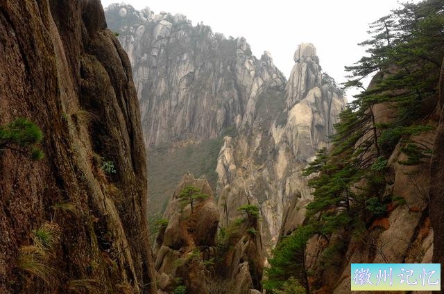 二上天都峰——黄山最险处——鲫鱼背-3.jpg