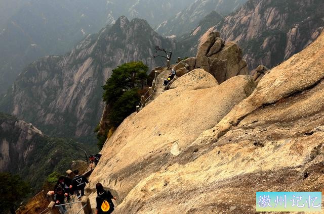 二上天都峰——黄山最险处——鲫鱼背-29.jpg