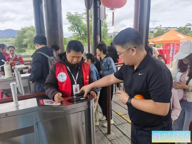 人人都是迎客松 黄山在行动-7.jpg