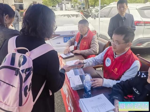 人人都是迎客松 黄山在行动-5.jpg