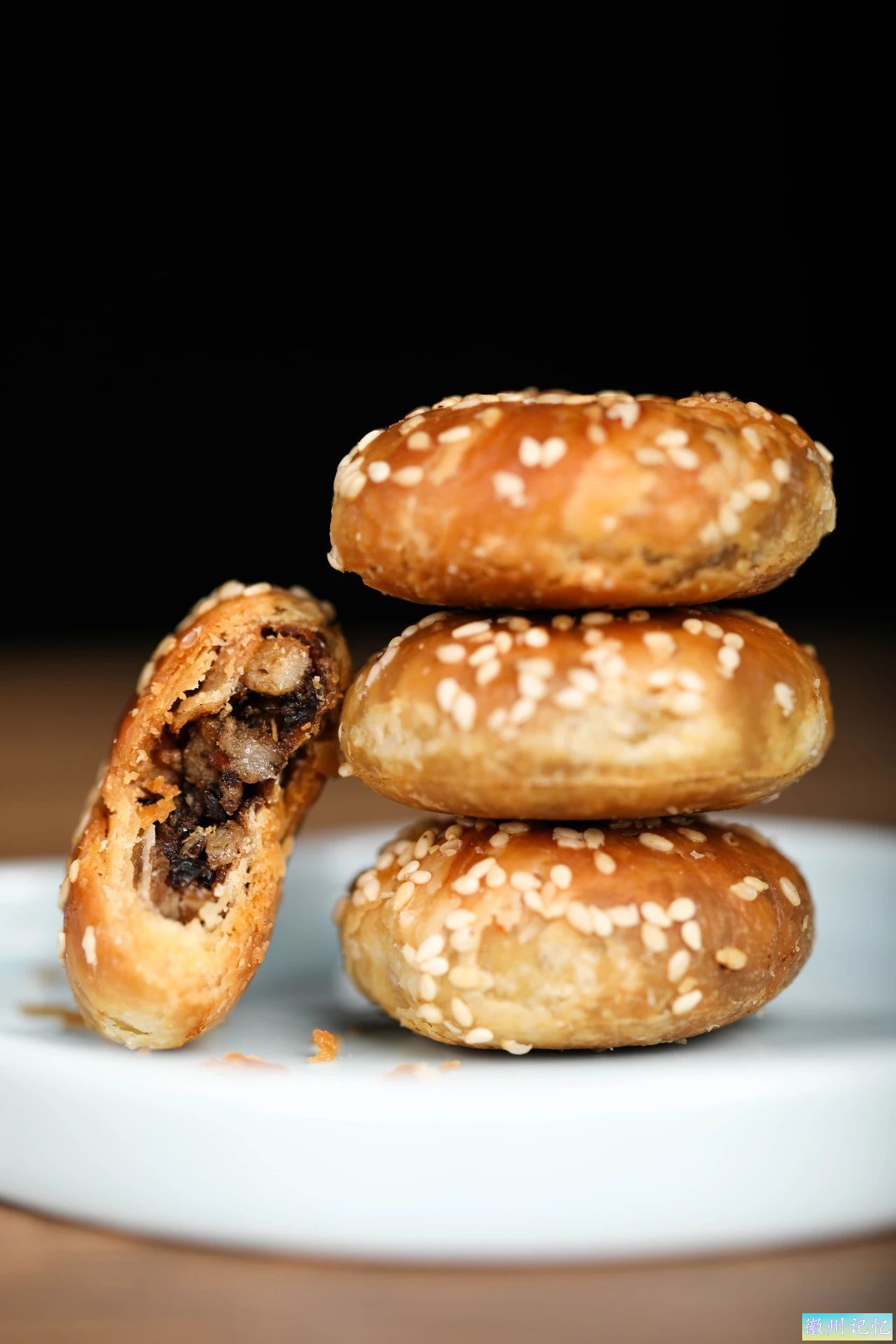火了600年的黄山蟹壳黄烧饼，一口酥脆鲜香-3.jpg