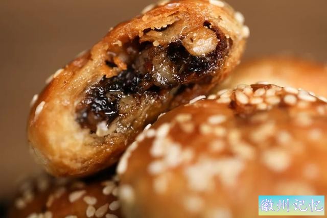 火了600年的黄山蟹壳黄烧饼，一口酥脆鲜香-6.jpg