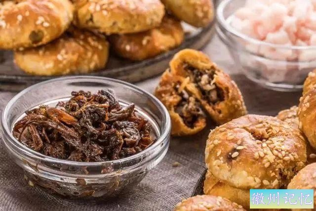 火了600年的黄山蟹壳黄烧饼，一口酥脆鲜香-8.jpg