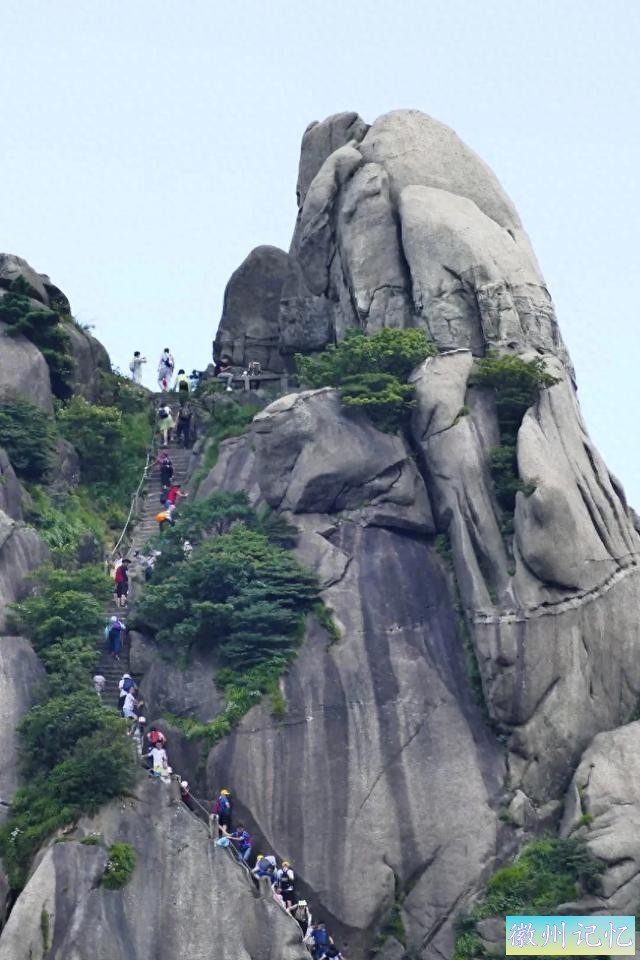 爬一爬刚刚开房的天都峰-1.jpg