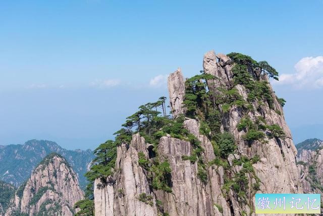 黄山：徒步登顶莲花峰，堵塞崖壁3小时-4.jpg