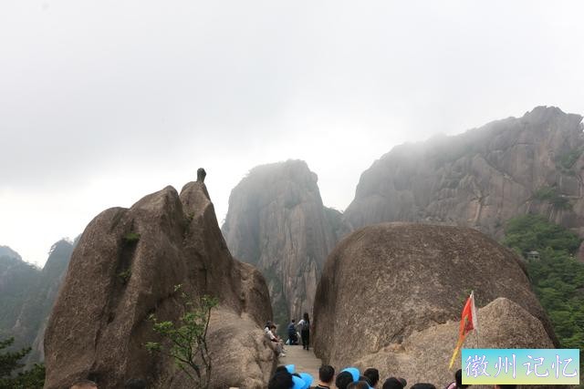黄山：徒步登顶莲花峰，堵塞崖壁3小时-5.jpg