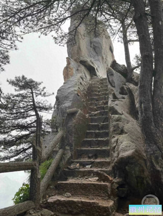 黄山飞来石遭雷击多人受伤？目击者称遇多名伤者，景区：已封闭多个景点-1.jpg