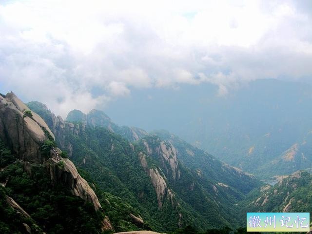 百步云梯：黄山最为险峻壮不雅观的一段磴道-1.jpg