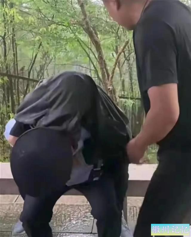 黄山飞来石景点遭雷击：景区火速应对获网友怒赞，目击者描述现场-5.jpg