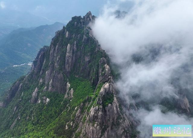 黄山天都峰时隔5年恢复开放，著名景点“鲫鱼背”再上线-7.jpg