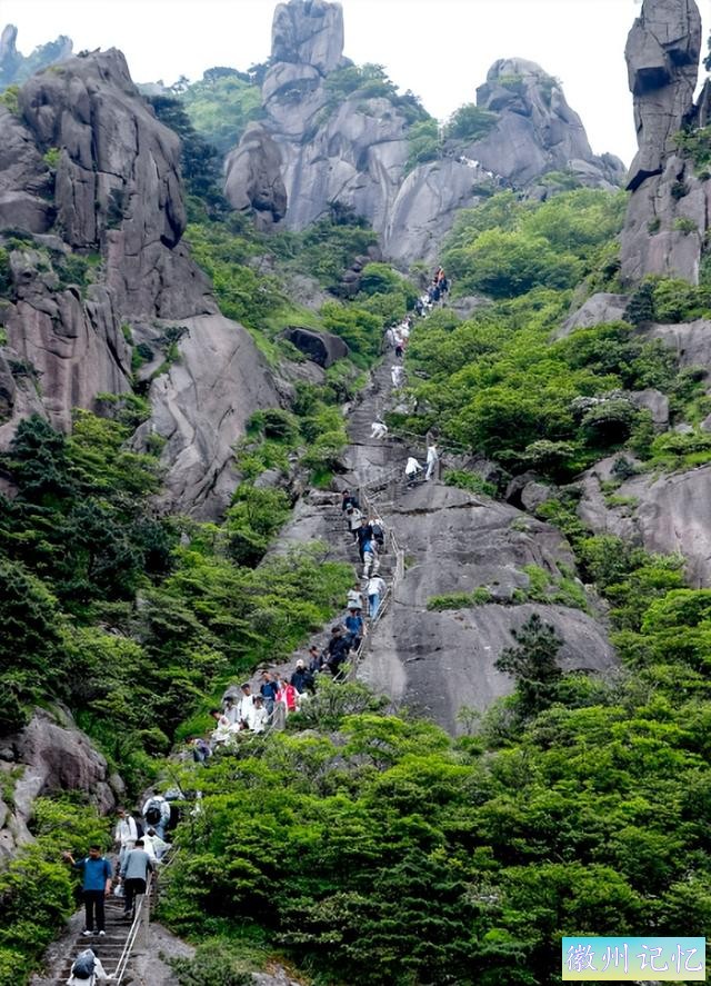 我去了黄山，没想到黄山有这么多著名景点，特别是迎客松-4.jpg