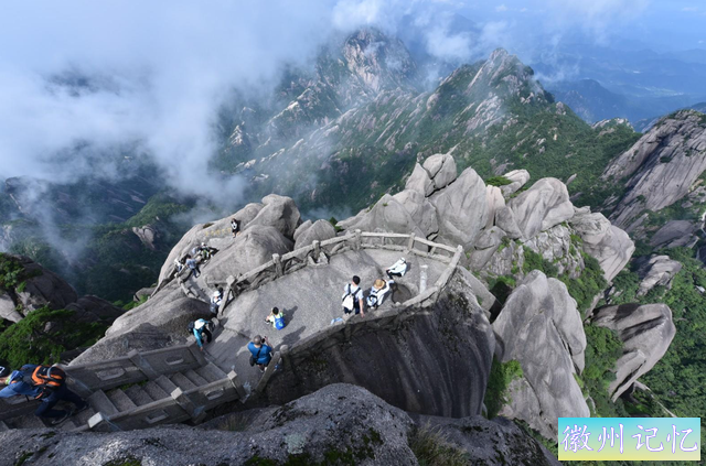 我去了黄山，没想到黄山有这么多著名景点，特别是迎客松-8.jpg