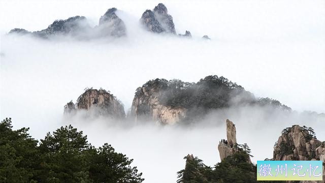 黄山飞来石遭雷击多人受伤？这也是时隔五年天都峰再度对游客开放-1.jpg