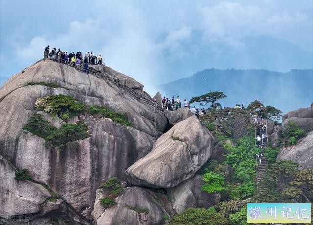 黄山飞来石遭雷击多人受伤？这也是时隔五年天都峰再度对游客开放-7.jpg
