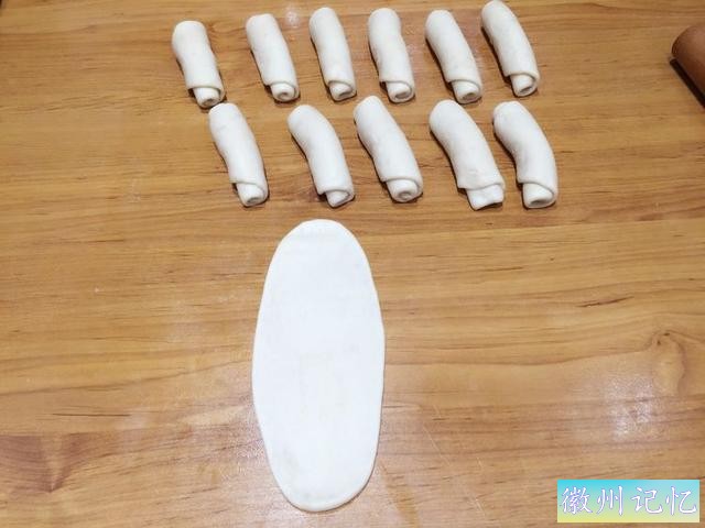 告诉你做蟹壳黄烧饼小窍门，这样烤出来的蟹壳黄，好看又好吃-9.jpg