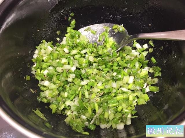 告诉你做蟹壳黄烧饼小窍门，这样烤出来的蟹壳黄，好看又好吃-6.jpg
