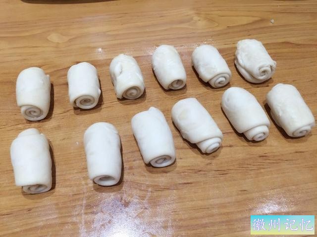告诉你做蟹壳黄烧饼小窍门，这样烤出来的蟹壳黄，好看又好吃-10.jpg