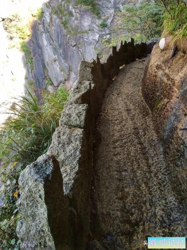 独攀黄山天都峰纪实：迤逦上天都，骑鲸腾汗漫-1.jpg