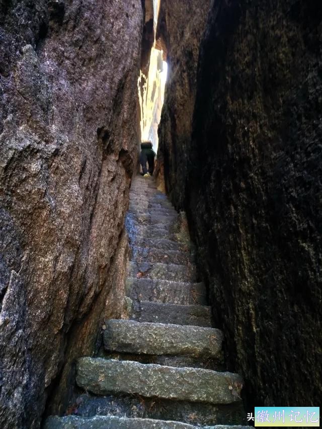 独攀黄山天都峰纪实：迤逦上天都，骑鲸腾汗漫-2.jpg