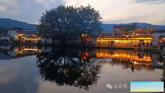 带着女儿攀爬1564个台阶，到达海拔1860米的光明顶-2.jpg